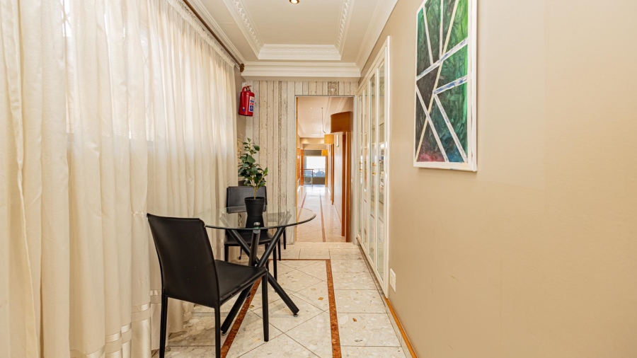 7 Bedroom Property for Sale in Plattekloof Western Cape